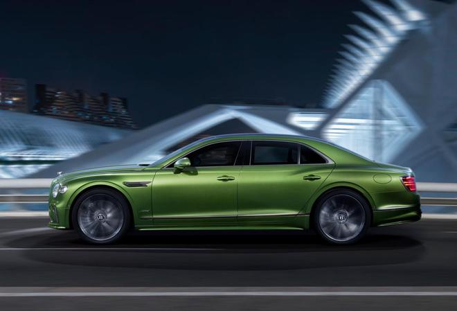 泛亚电竞2025款宾利飞驰转型新能源品牌V8插混取代W12(图12)